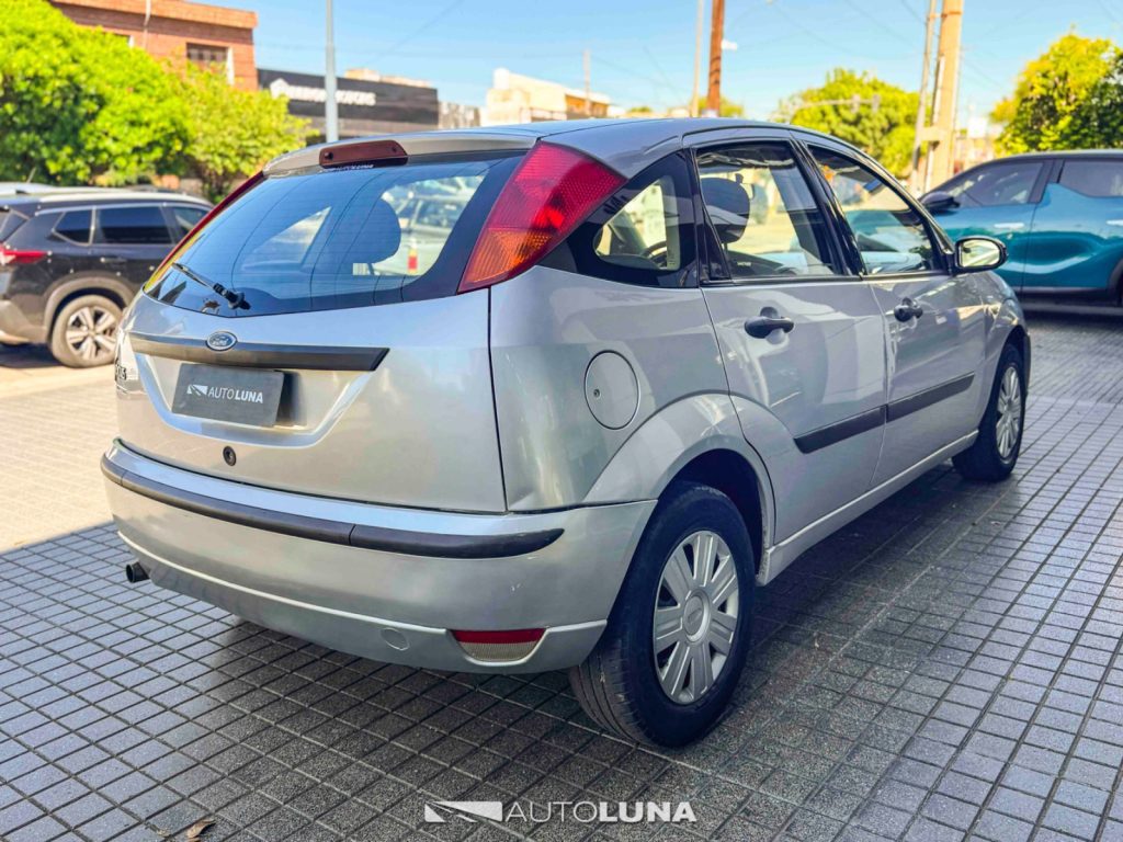 Ford FOCUS 1.6 8V AMBIENTE 5P L04