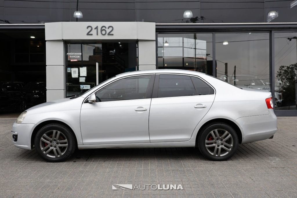 VOLKSWAGEN VENTO 2.5 170HP LUXURY L07