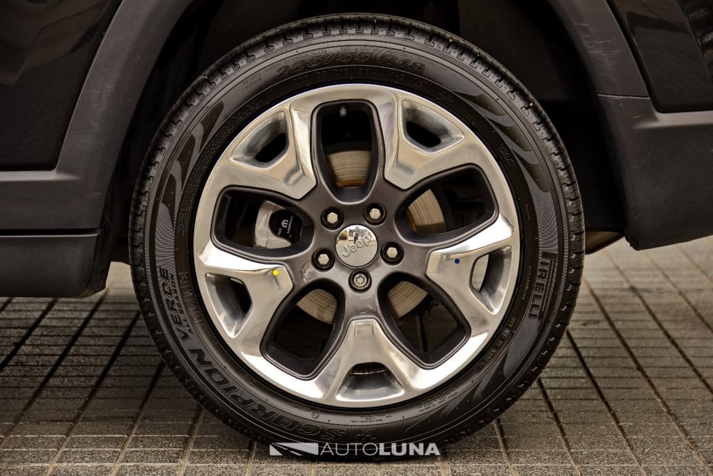JEEP COMPASS 2.4 LONGITUDE AT6 4X2 L18