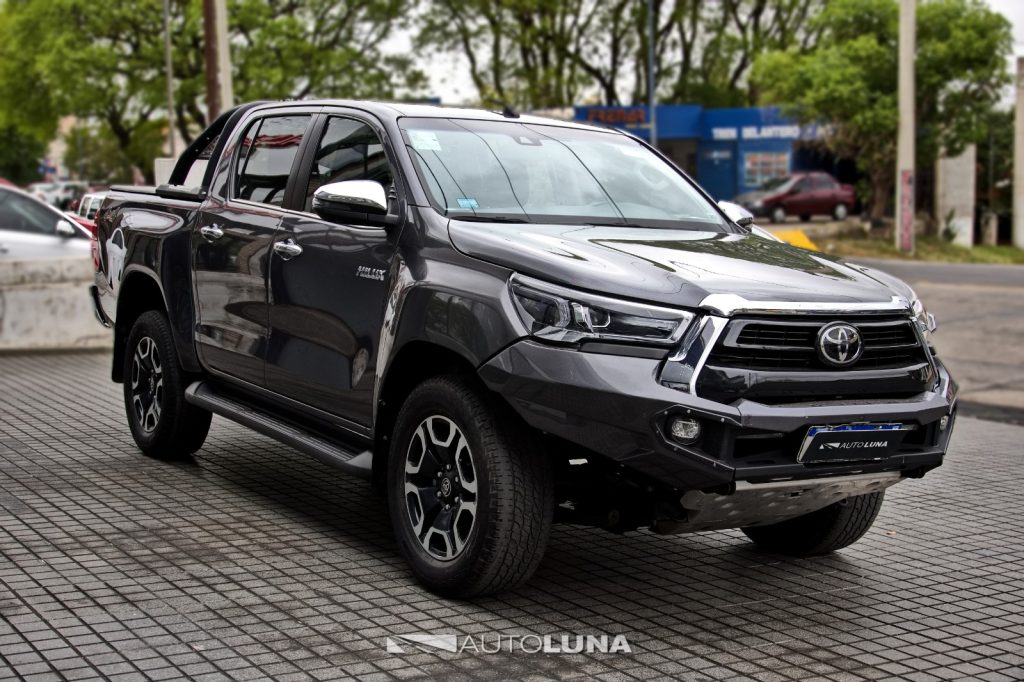 TOYOTA HILUX 2.8 TDI 4X4 DC SRX AT6 L21