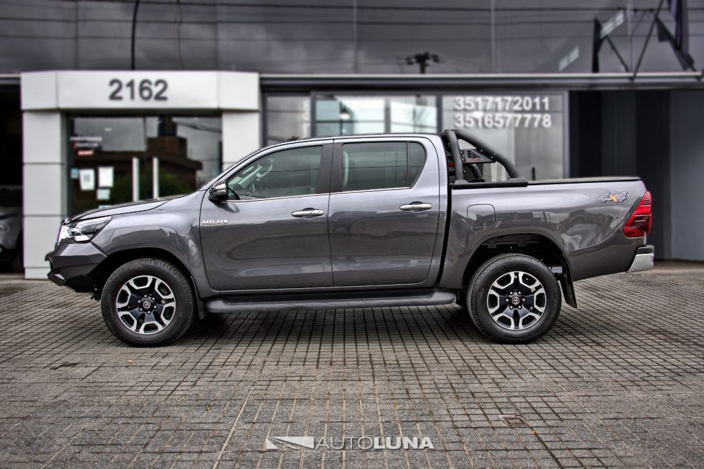 TOYOTA HILUX 2.8 TDI 4X4 DC SRX AT6 L21