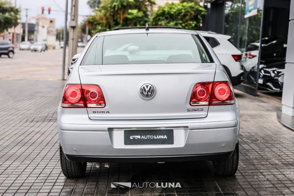 VOLKSWAGEN BORA 2.0 MPI TRENDLINE L07